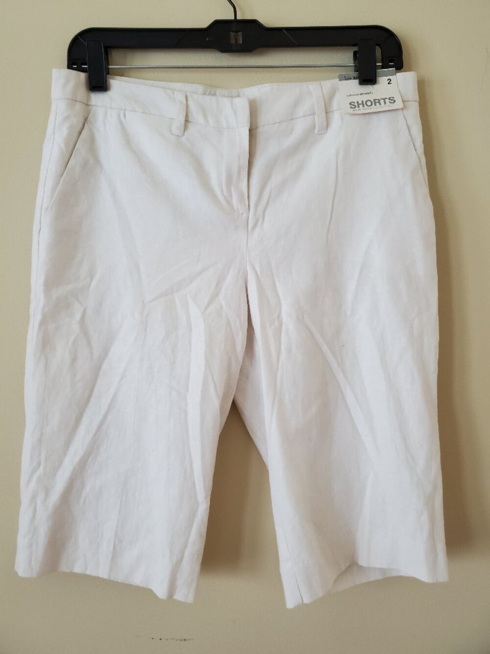 New York & Company White Classic Structure Low Rise Summer Stretch Shorts SZ 2